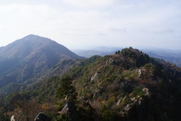 多紀連山。奥に見えるのが三岳です。